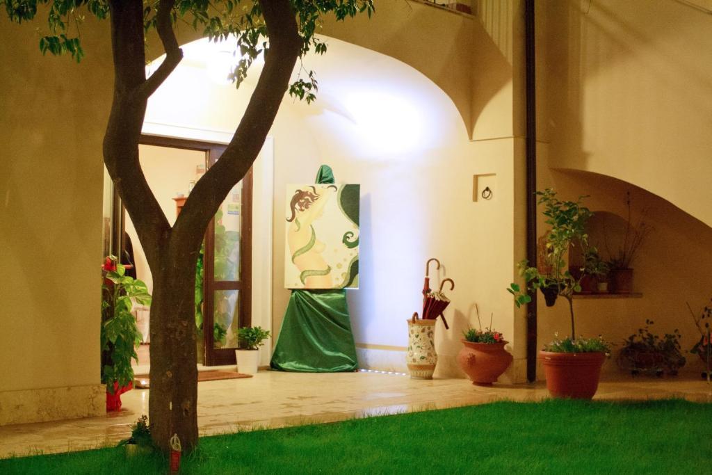 Отель L' Antico Cortile Казерта Экстерьер фото