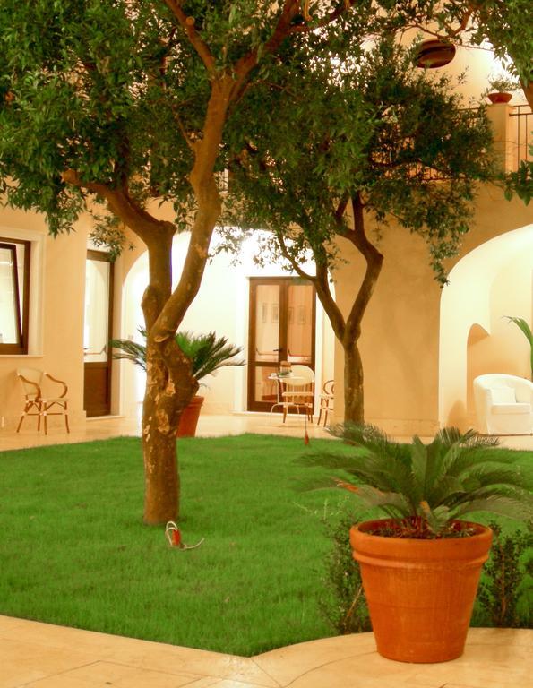 Отель L' Antico Cortile Казерта Экстерьер фото